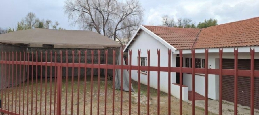 6 Bedroom Property for Sale in Ficksburg Free State